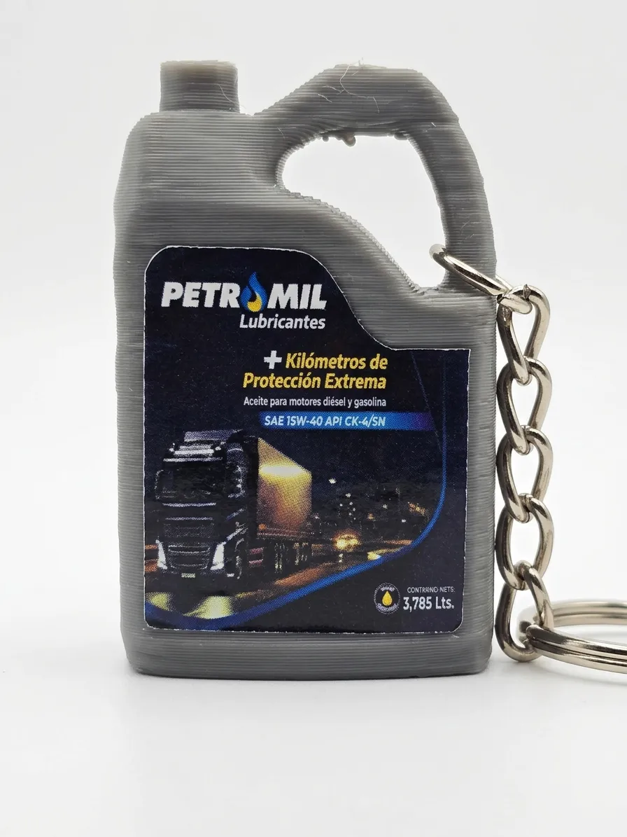 Llavero Petromil — detalle de la etiqueta SAE 15W-40